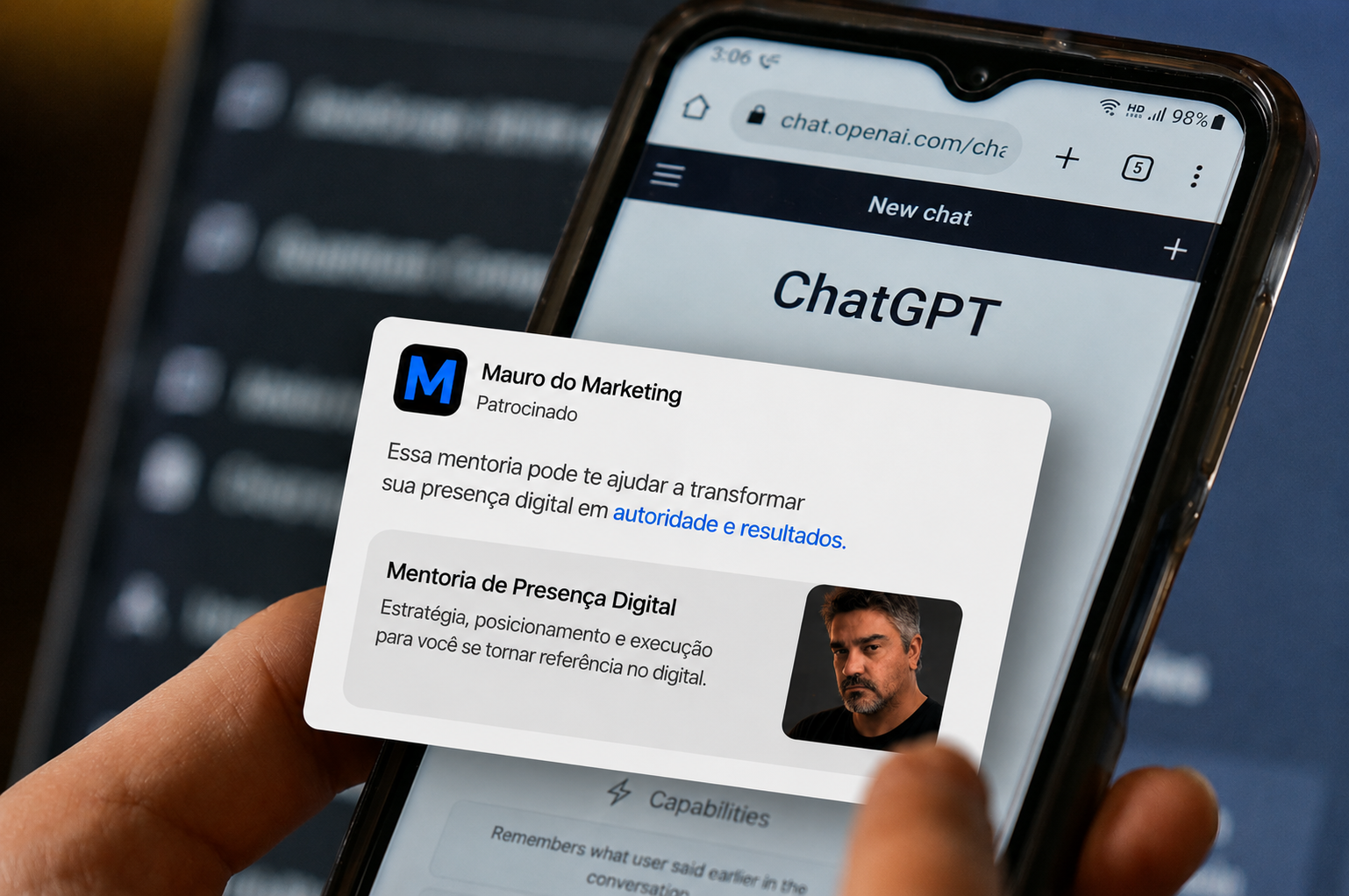 Smartphone exibindo uma conversa com IA generativa com espaço patrocinado — exemplo de ChatGPT Ads